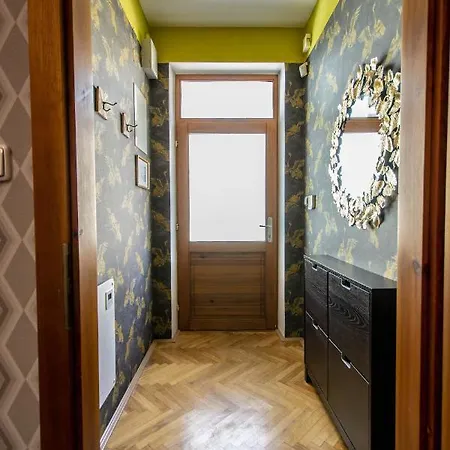 National Museum 3bdr Golden Stork Spot Apartmán *
