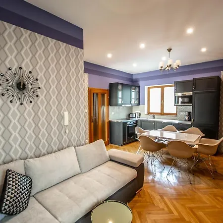 National Museum 3bdr Golden Stork Spot Apartamento Praga